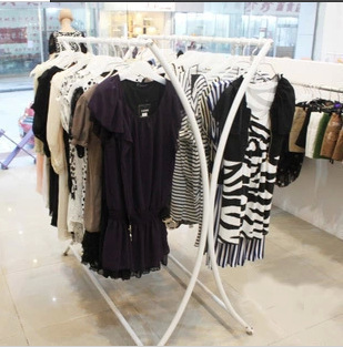 雙杠衣架與服裝展示架 提升店鋪形象的關鍵道具